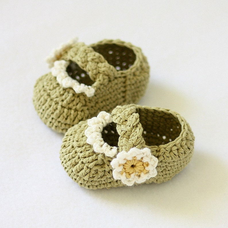 Crochet PATTERN Daisy Braided Strap Booties 0-6,6-12 months English only image 4
