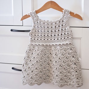 Häkelkleid MUSTER - Silver Dress (Grössen von 0-6m bis 7-8 Jahre) (nur Englisch)