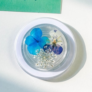 Real Hydrangea Flower Resin Phone Grip, Handmade Magnetic Dried Pansy Grip For Kindle, Colorful Pressed Lace Floral Folding Christmas Base