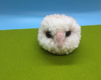 Pom Pom barn owl head magnet