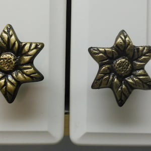 NOVELTY FLOWER KNOB, Antique Gold Door Knobs,Flower Drawer Pulls,Cabinet Knobs,Hardware Supplies,Floral Knobs,Flower Cabinet Knobs,Furniture