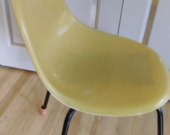 FIBERGLASS SHELL SWIVEL Chair, Pale Yellow Molded Seat w/ Black Legs,Early Herman Miller Prototype,Mid Century furniture,Reduced!
