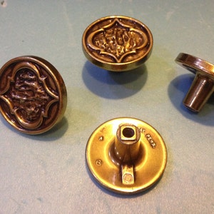 1 ROUND AMEROCK KNOB, Textured Brass Knob, Antiqued Brass Knob,Furniture Supplies,Drawer Pull,New Old Stock,Vintage Hardware