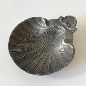 Shell bowl vintage, shell ashtray, antique, shell soap dish, handmade, jewelry bowl, minimalist, mid-century modern