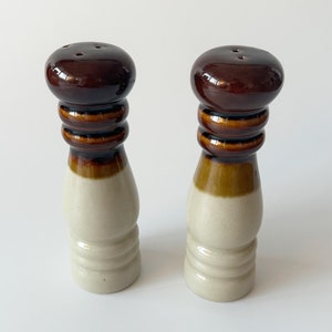 Ceramic salt and pepper shaker set, glazed brown ceramic, handmade, country house, studio pottery, vintage, gift for home