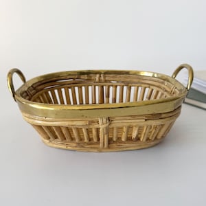 Rattan brass basket with handles, Gabriella Crespi, Mid Century Modern, Italian rattan fruit basket with brass rim, vintage, Italy 1970s