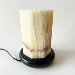 Minimalist alabaster octagonal table lamp, alabaster, marble, onyx lamp, stone lamp, handmade, craftsmanship, vintage Italy 1960s