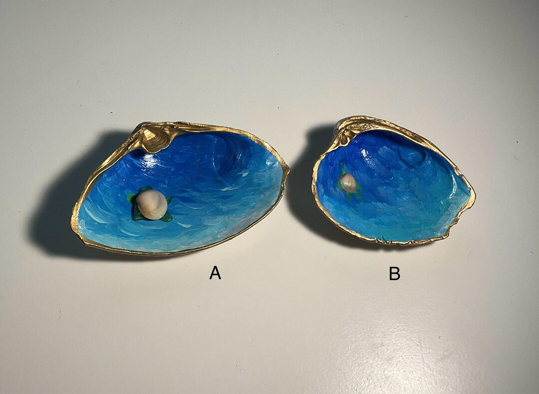 Sea Turtle in Ocean Hand Painted Clamshell - Etsy