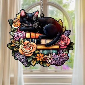 Schlafende schwarze Katze auf Buch Faux Glasmalerei Suncatcher, Acrylkatzenbuch-Fensterdekor, Geschenk für Katzenliebhaber und Bücherwürmer, Buchliebhabergeschenk