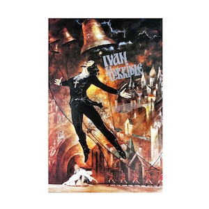 Könnte beinhalten: Ein Vintage-Filmplakat für "Ivan der Schreckliche" zeigt eine dramatische Szene mit einer Figur in Schwarz, die Arme ausgestreckt, unter großen Glocken. Der Hintergrund ist eine Mischung aus Orange, Braun und dunklen Farbtönen, mit dem Titeltext prominent dargestellt.