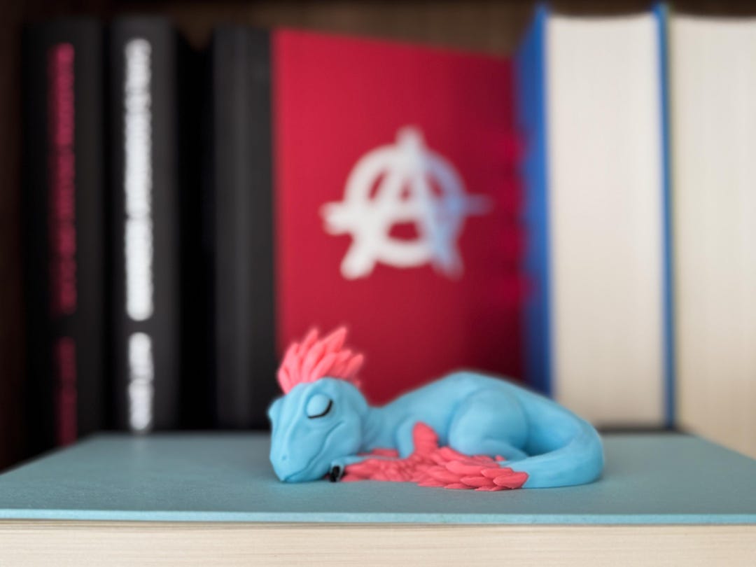 Dungeon Crawler Carl Mongo Figure: Bookshelf Decor and Fan Gift - Etsy