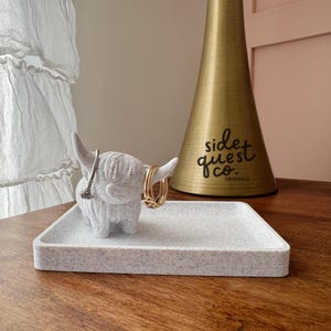 Highland Cow Ring Holder: Farmhouse Bedside Jewelry Trinket Tray