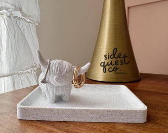 Uchwyt na pierścionki z motywem krowy szkockiej: tacka na biżuterię i drobiazgi w stylu farmhouse