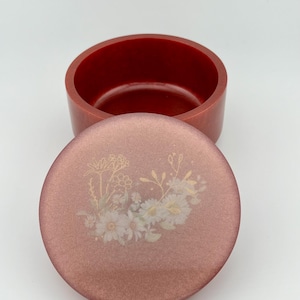 Resin jar with lid, resin jar, jewelry storage