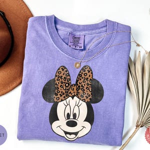 Comfort Colors® Leopard Bow Minnie T-Shirt, Minnie Shirt, Minnie Mouse Shirt bild 5