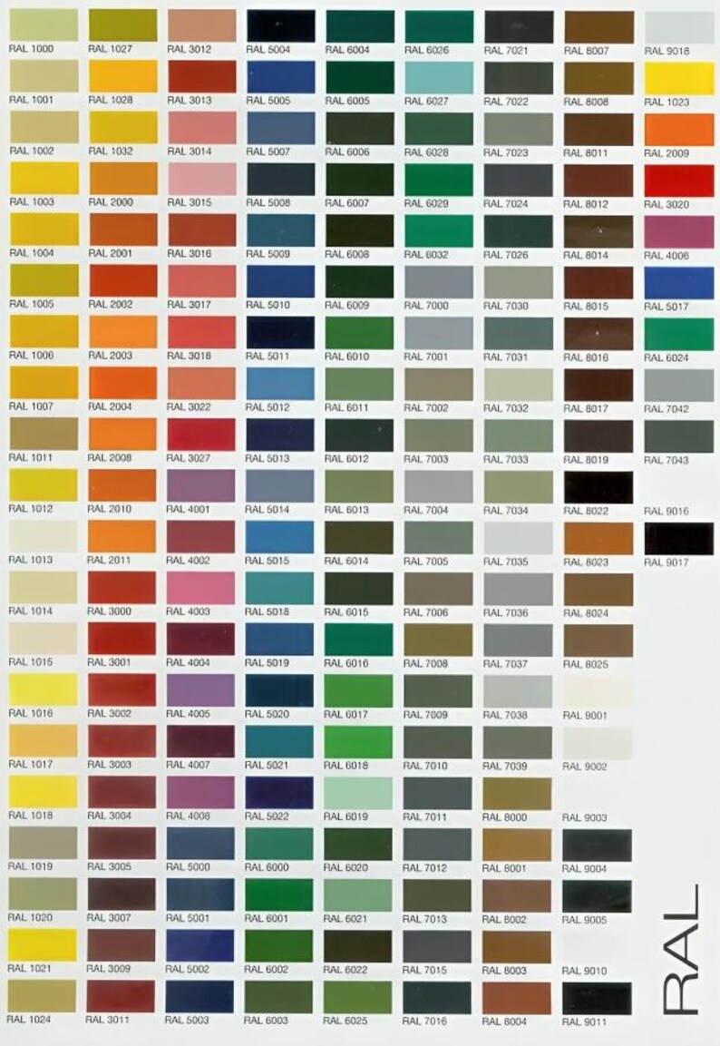 K&ouml;nnte beinhalten: Eine Farbkarte mit 100 verschiedenen RAL-Farben. Die Karte ist in Reihen und Spalten angeordnet, wobei jede Farbe mit ihrer entsprechenden RAL-Nummer gekennzeichnet ist. Die Farben reichen von hell bis dunkel und von warm bis kalt.