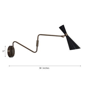 K&ouml;nnte beinhalten: Eine schwarze und bronzene Wandleuchte mit einem schwenkbaren Arm und einem schwarzen, kegelf&ouml;rmigen Schirm. Die Leuchte ist 76 cm breit und 13 cm hoch.