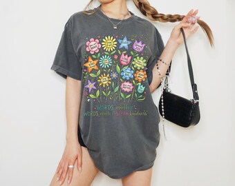 Camiseta con flores y mensaje de amabilidad "Words Matter", camiseta con afirmación positiva, camiseta "Speak Kindness", F1371