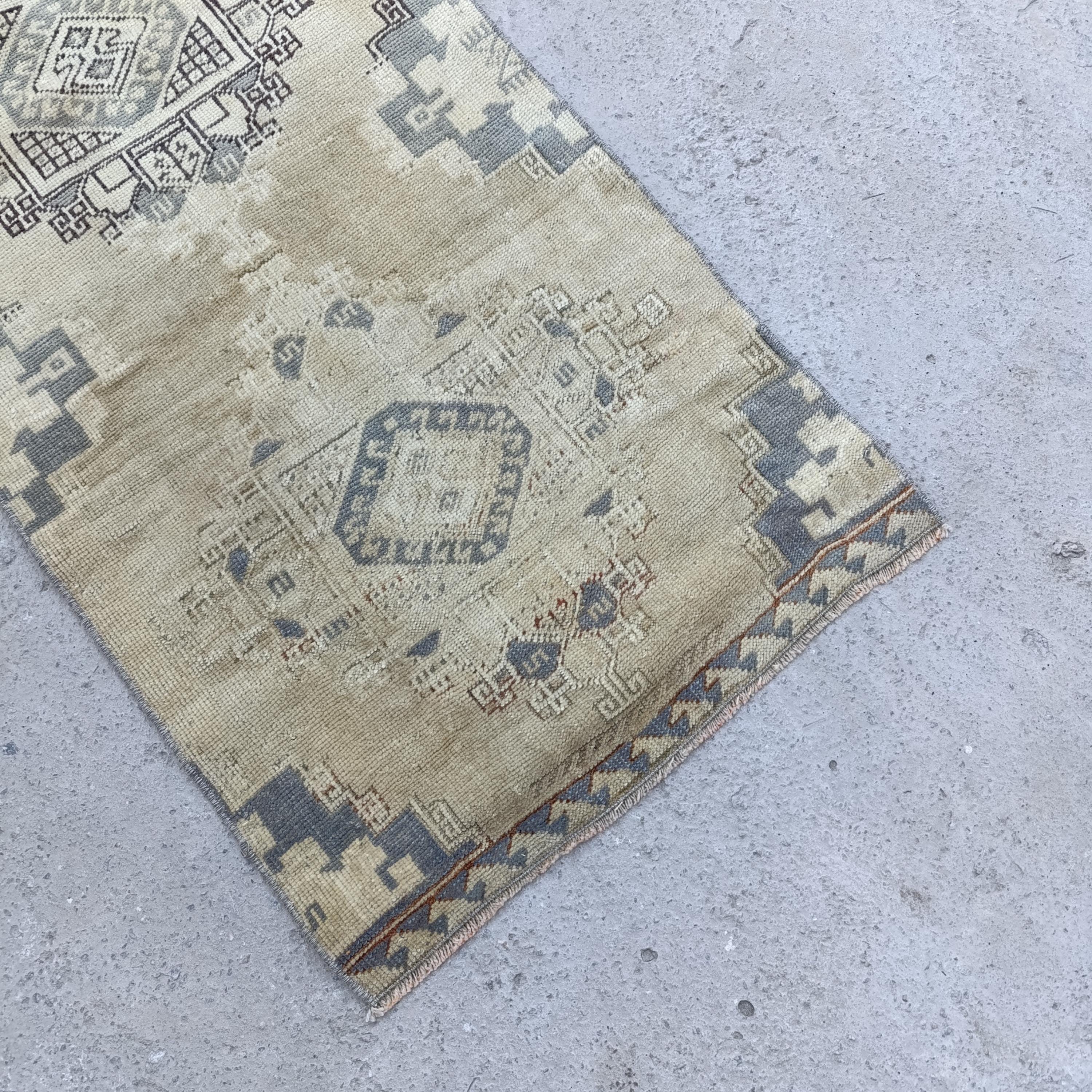 ヴィンテージ トルコ製ランナーラグ (2.0 x 5.2 フィート) - Etsy 日本