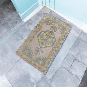 Bathmat rug 2x3 vintage small rug Turkish mat rug (1.9x2.10) ft. Oushak minis rug antique small rug home living decor