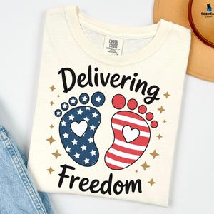 Koszulka Delivering Freedom Baby, Patriotyczna koszulka dla pielęgniarki L&D, lekarza ginekologa, ciężarnej mamy, prezent na baby shower, koszulka 4 lipca dla rodzica z USA