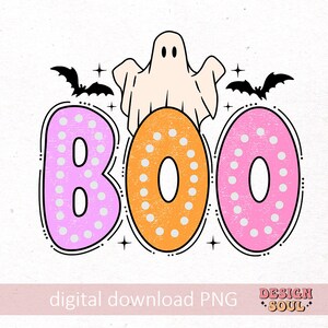 Op de afbeelding: Een roze, oranje en witte stippen "BOO" met een spook en vleermuizen. Het spook is wit met een zwarte omtrek en twee zwarte ogen. De vleermuizen zijn zwart met witte omtrekken. De achtergrond is wit.