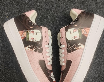 Zapatillas personalizadas: Zapatillas de anime pintadas a mano, estilo Air Force 1 rosa.