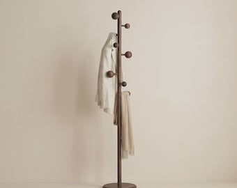 Modern Wooden Freestanding Coat Rack – Minimalist Tree Design for Entryway or Bedroom