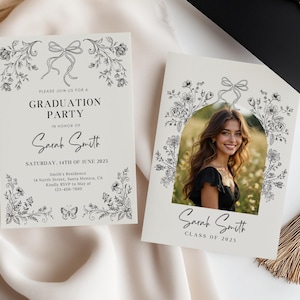 Tarjeta de anuncio de graduación de la generación 2025, invitación para fiesta de graduación de último año, moderna invitación con foto de niña con lazo floral minimalista GI010