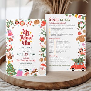 K&ouml;nnte beinhalten: Weihnachtsparty-Einladung und Veranstaltungsdetails auf einem Holztablett. Die Einladung zeigt festliche Illustrationen und den Text "Oh What Fun". Die Veranstaltungsdetails umfassen die Reiseroute und was mitzubringen ist.