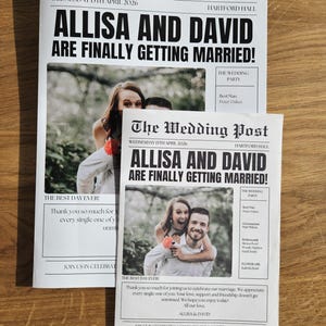 以下が含まれることがあります： 「ALLISA AND DAVID ARE FINALLY GETTING MARRIED!」という見出しの、2つの結婚発表新聞。大きなものと小さなものがあり、カップルの写真と結婚に関するテキストが掲載されています。