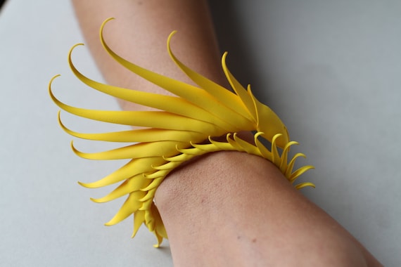 Multiplume Bracelet with soft spikes