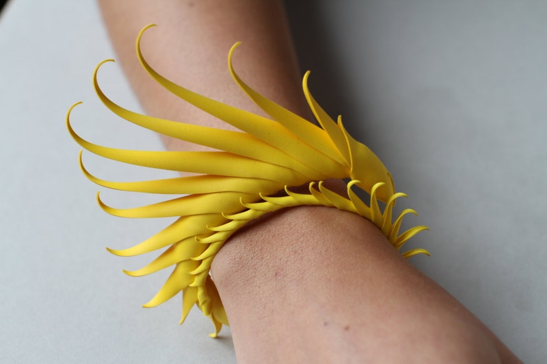 Multiplume Bracelet with soft spikes image 1