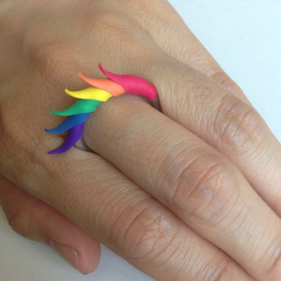 Rainbow Short Multiplume Ring