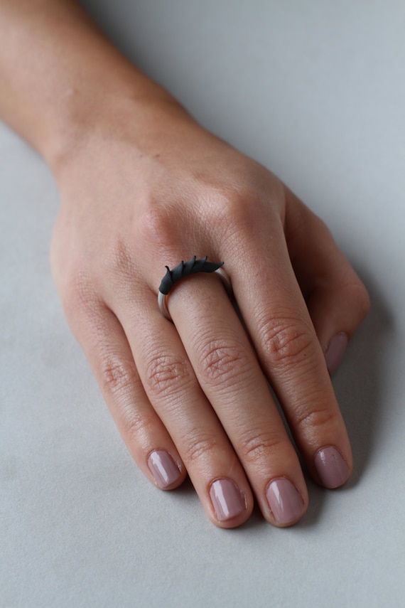 Black Short Spike Plume Ring