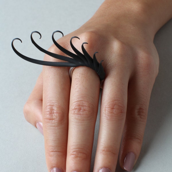 Black Seven Spike Plume Ring