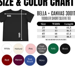 Pode incluir: Uma camiseta preta de manga curta para crian&ccedil;as pequenas com uma tabela de tamanhos e cores. A tabela mostra as medidas em polegadas para os tamanhos 2T a 5T. As op&ccedil;&otilde;es de cores incluem branco, natural, rosa, cinza mescla escuro, verde Kelly, preto, vermelho, bord&ocirc;, azul royal e marinho.
