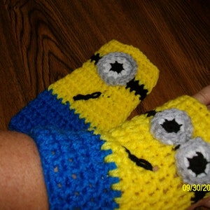 Minion fingerless mitts image 2