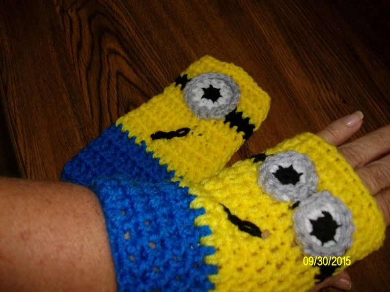 Minion fingerless mitts image 2