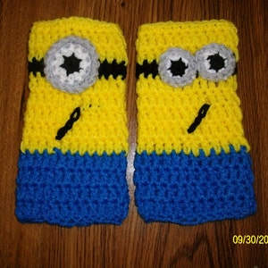 Minion fingerless mitts image 4