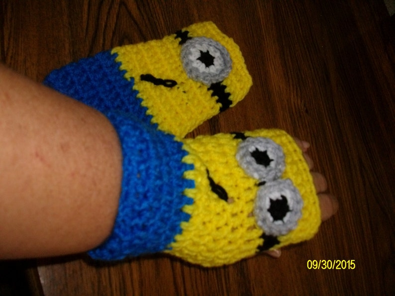 Minion fingerless mitts image 3