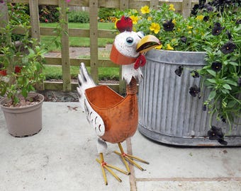 Handmade Hen Flowerpot Chicken Ornamental Planter Bird Plant Pot Distressed Metal Animal Sculpture 32cm High