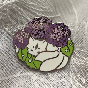 Kitsune Hydrangea Flower Fox Enamel Pin Badge