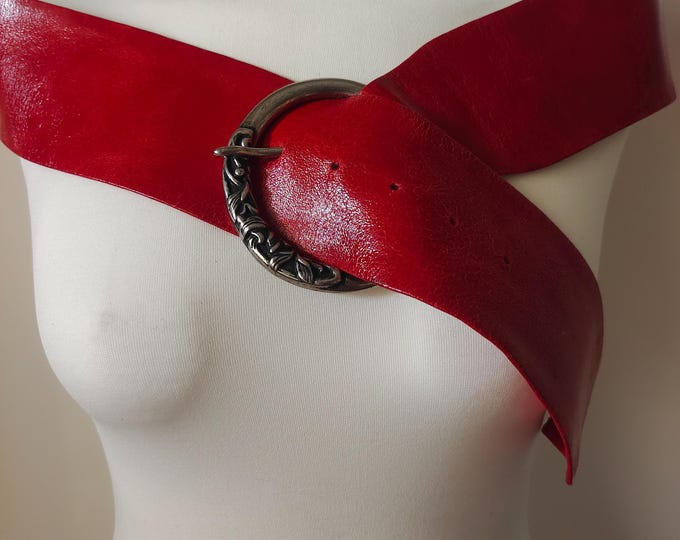 Wide Red Leather Belt With Round Engraved Buckle By Solido Made In Italy