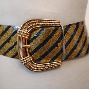 80&#39;s Vintage Wide Vinyl Belt With Golden Metal Buckle