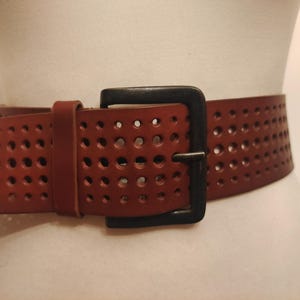 Verstellbarer breiter brauner Echtledergürtel von Monsoon Made in India