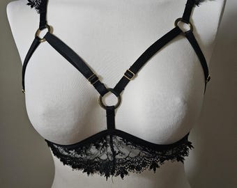 Harness and open pants set with guipure lace ornaments by Li Parie