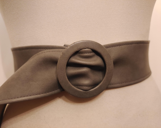 80's Vintage Grey Faux Leather Adjustable Belt by ASTOR