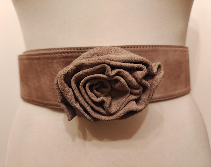 Long And Wide Beige Real Leather Belt With Rose Buckle by C&A