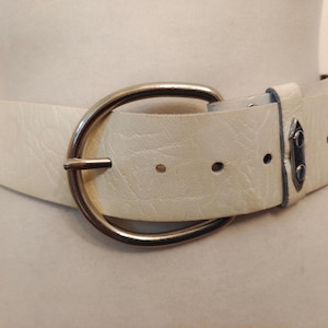 80&#39;s Vintage Creme Real Leather Belt With Big Silver Buckle